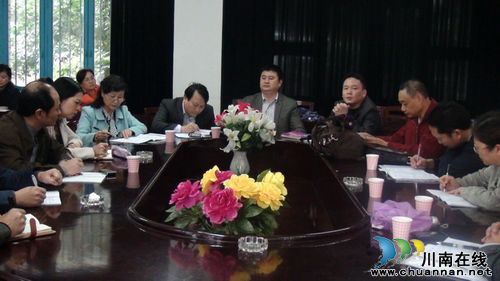 泸州市教科所领导莅临叙永二中检查教学(图1) 泸州市教科所领导莅临叙永二中检查教学(图1)
