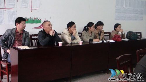 泸州市教科所领导莅临叙永二中检查教学(图2) 泸州市教科所领导莅临叙永二中检查教学(图2)