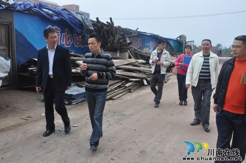 云锦镇:环境治理常抓不懈 扮靓镇容迎十八大(图1) 云锦镇:环境治理常抓不懈 扮靓镇容迎十八大(图1)