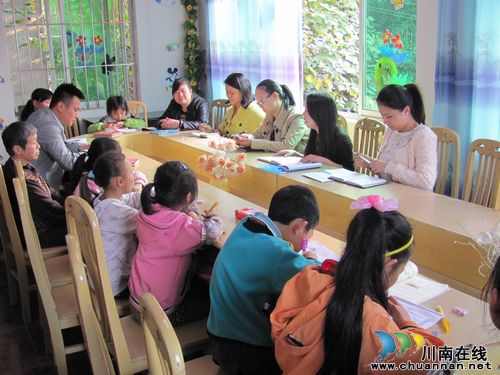 共青团泸州市委一行到蓝田街道东风村调研(图2)