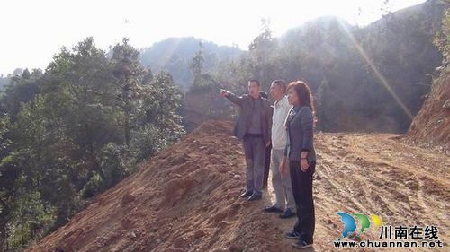 古蔺县政协副主席、统战部部长曾永刚到马嘶乡调研(图1)