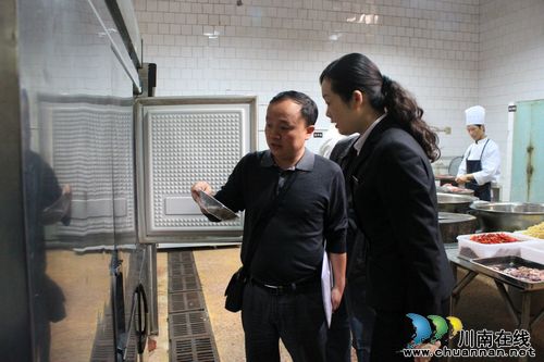 纳溪餐饮服务示范创建工作顺利通过考核验收(图1)
