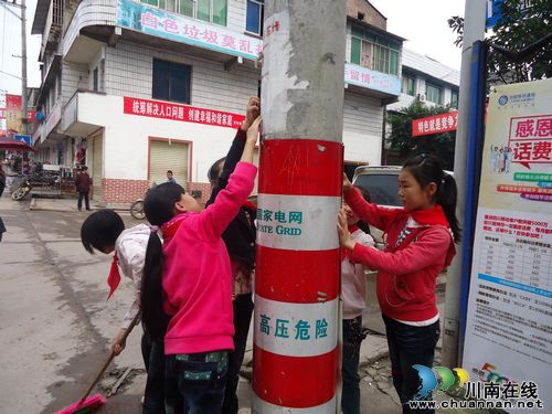 龙车镇：义务保洁，小手牵起大手靓街道(图2)