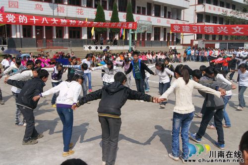 叙永:彝族达体舞进学校(图4)