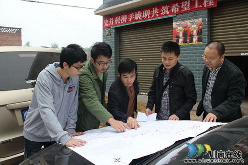 省国土资源厅土地整理中心到潮河镇踏勘土地双挂钩进程(图1)