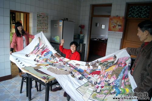 泸州叙永:古稀老人2年绣出巨幅"琴棋书画图"(图1) 泸州叙永:古稀老人2年绣出巨幅"琴棋书画图"(图1)