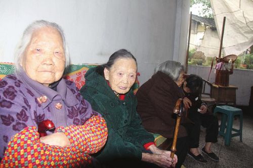 百个老人争2张养老床位&nbsp;泸州养老机构严重不足(图1)