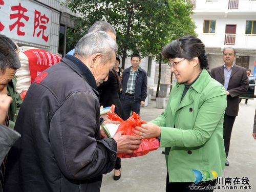 龙马潭区民政局开展丰富多彩的活动庆祝九九重阳节(图1)