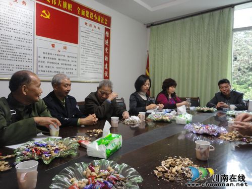 密溪乡：重阳节“重两点”关爱老干部(图1)