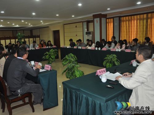 纳溪区召开选调生座谈会(图2)