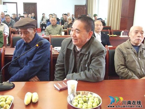 太伏镇：重阳节与老干部谈心交流(图2)