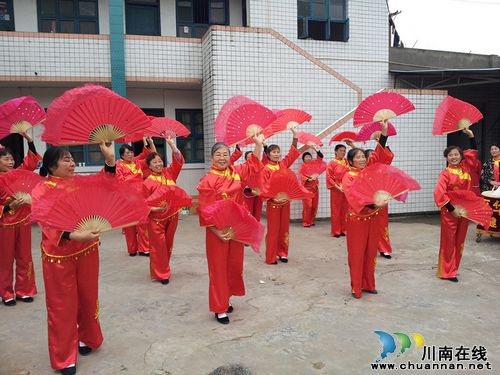 华阳街道：牵手夕阳红&nbsp;欢度重阳佳节(图2)