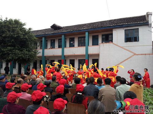 华阳街道：牵手夕阳红&nbsp;欢度重阳佳节(图1)