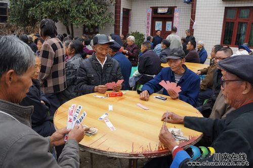 立石镇：三溪村600名老人齐聚一堂(图2)