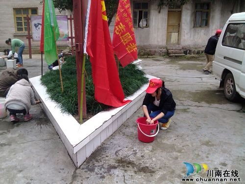 福宝镇：青年志愿者开展金秋重阳送关怀活动(图1)