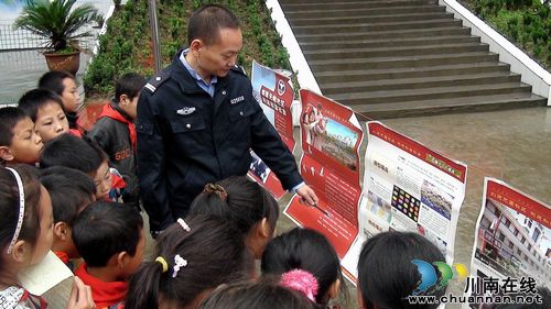 泸州叙永：民警送法进校园&nbsp;700名学生受教育(图1)