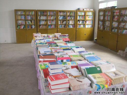 3100册爱心图书点亮留守孩子心灯(图1)