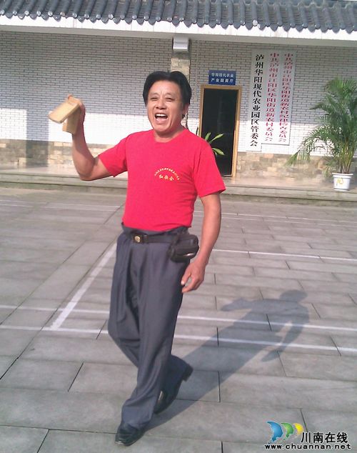 华阳街道：草根文艺队活跃乡间&nbsp;喜迎十八大(图3)