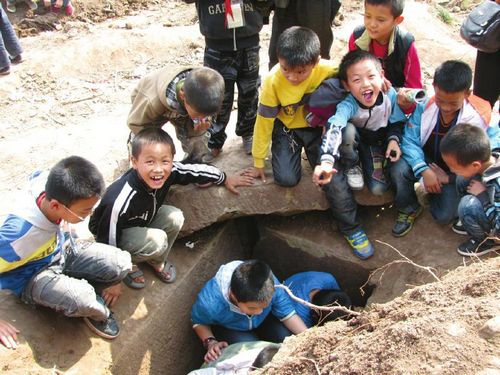 工地挖出明代墓&nbsp;内藏六座石棺(图2)