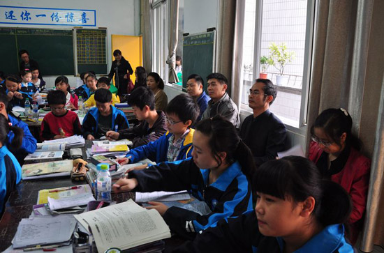 宜宾育才中学：76人取经高效课堂(图1)