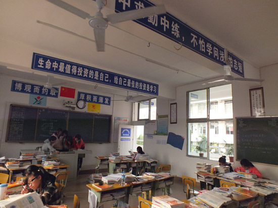 宜宾一中:让每一面墙壁会说话(图1) 宜宾一中:让每一面墙壁会说话(图1)