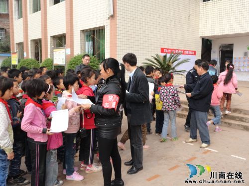 凤鸣镇:不让毒品进校园(图1) 凤鸣镇:不让毒品进校园(图1)