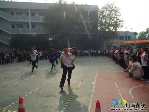 胡市镇：激情农运会喜迎十八大(图2)