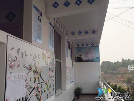 宜宾县一中：让墙壁文化与师生心灵对话(图2)