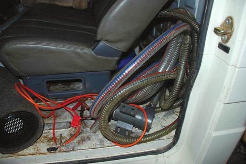 废车改成偷油车 组团油耗子全部落网(图1) 废车改成偷油车 组团油耗子全部落网(图1)