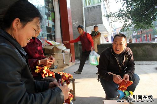 泸州纳溪龙车镇：返乡青年办玩具厂，留守妇女家门口就业(图2)