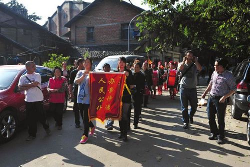 10小时飓风行动&nbsp;密林救出被绑娃(图1)