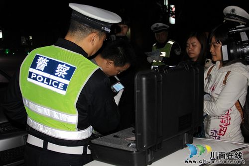 泸州市交警支队开展清查整治行动(图2)