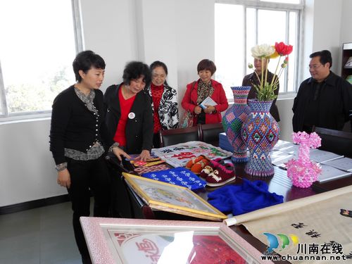 省妇联副主席吴旭到合江县中坝嘴村开展工作调研(图4)