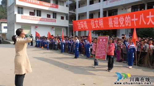 黄坭中心校开展城乡环境综和治理“进社区”活动(图1)