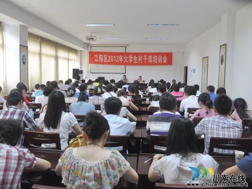 江阳区：“三加强”助大学生村官成长成才(图1)