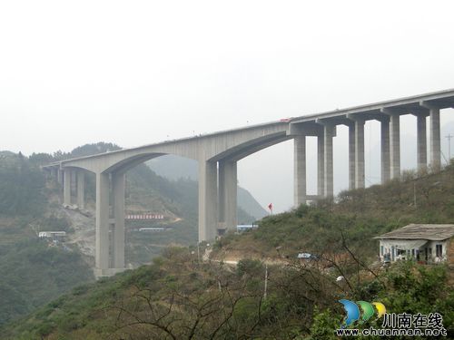 泸州：川黔高速赤水河特大桥工程进入扫尾阶段(图4)