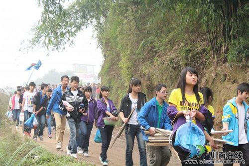 感受阳光 宜宾蕨溪中学2000师生走进大自然(图1) 感受阳光 宜宾蕨溪中学2000师生走进大自然(图1)