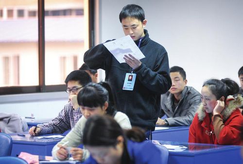 18.9万人考公务员&nbsp;&nbsp;"最牛校长"入题(图2)