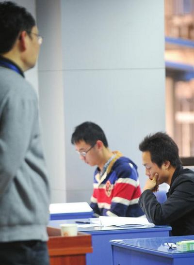 18.9万人考公务员&nbsp;&nbsp;"最牛校长"入题(图3)