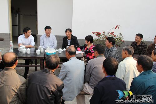 下基层&nbsp;探民生&nbsp;泸州市委副书记来了咱小院(图1)