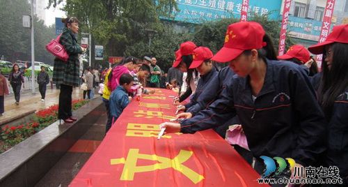 江阳区：喜迎十八大，攻坚治“七乱”(图1)