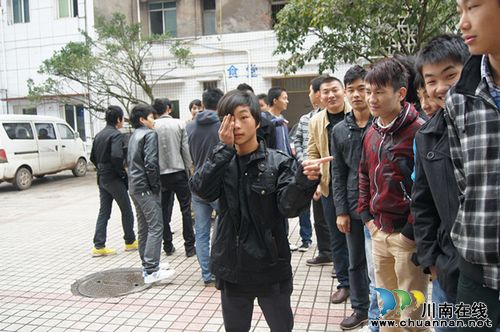 太伏镇：青年踊跃参军&nbsp;初体检如火如荼(图1)