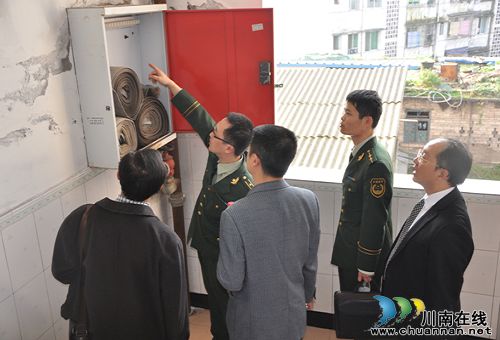 合江县“拉网检查”学校消防安全工作(图3)