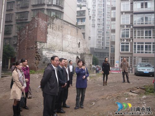 区委副书记、区长付小平一行实地考察北街社区阵地建设(图1)