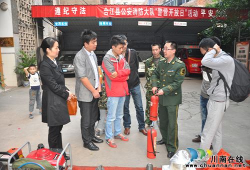 合江:"警营开放日"记者学消防&nbsp;"警媒联手"保平安(图5)