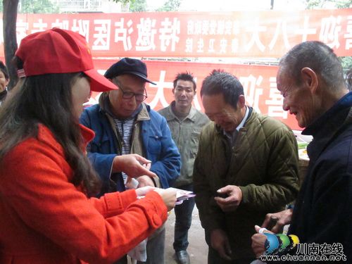 泰安镇：联合义诊&nbsp;志愿者到村服务(图2)