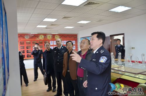 泸州市副市长李晓宇到长航泸州公安分局视察(图2)