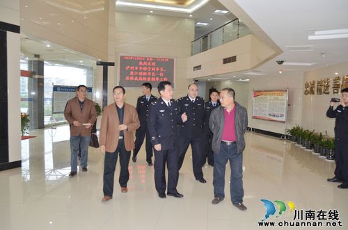 泸州市副市长李晓宇到长航泸州公安分局视察(图1)
