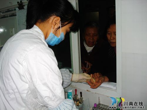 泸州华阳街道：60岁以上老人享受免费体检(图1)