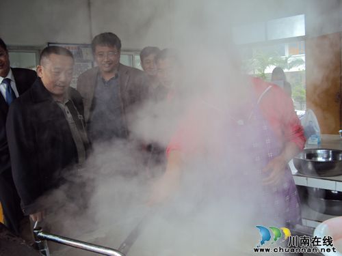 长兴镇：着力为敬老院老人营造温馨家园(图2)